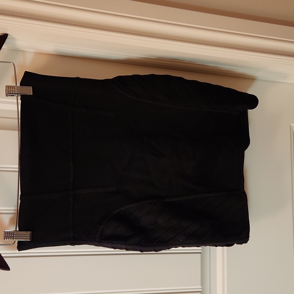 Ladies aritzia Wilfred skirt
